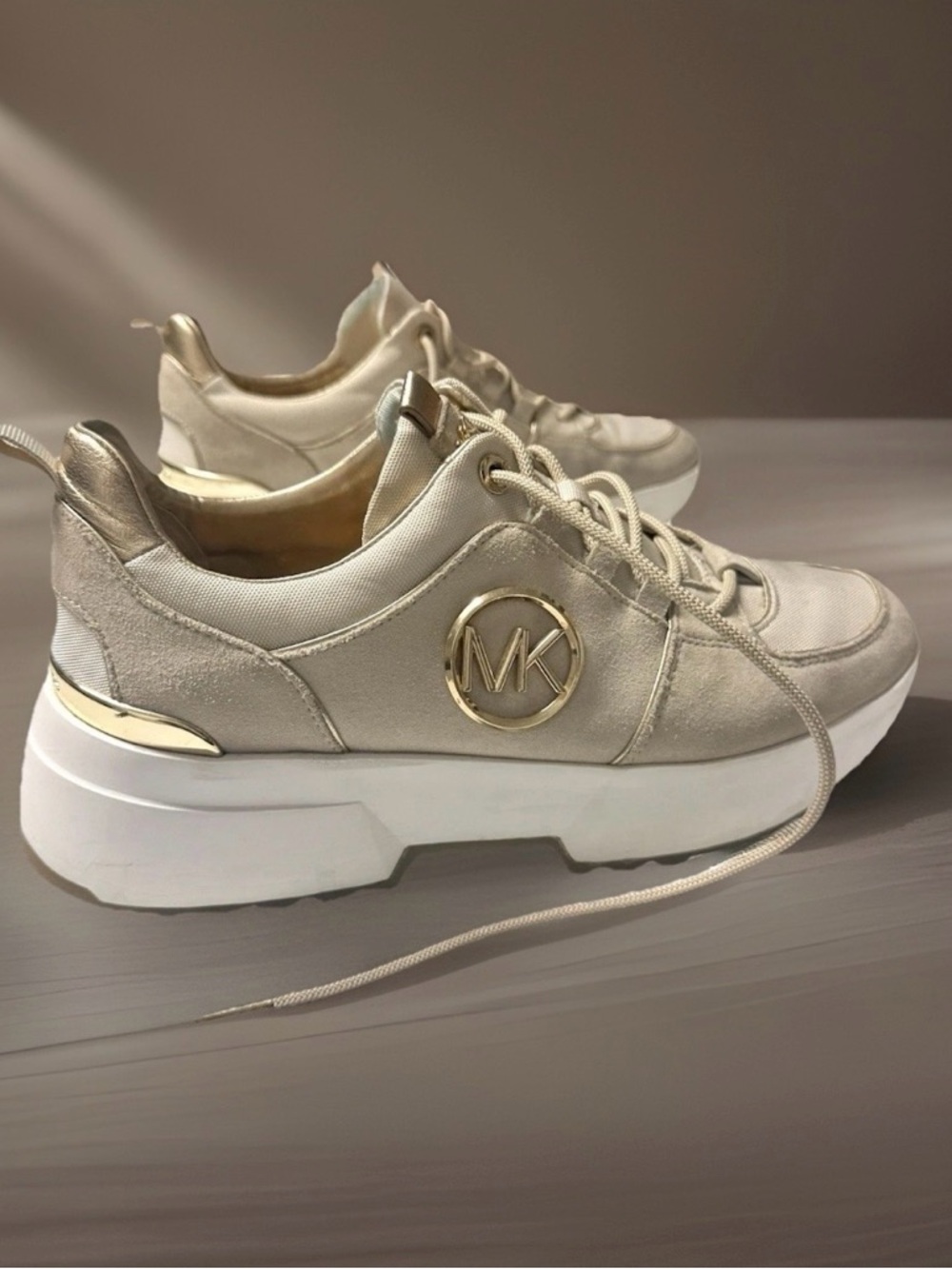 Women’s Michael Kors Cosmo Trainer Sneakers cream color size 9.5